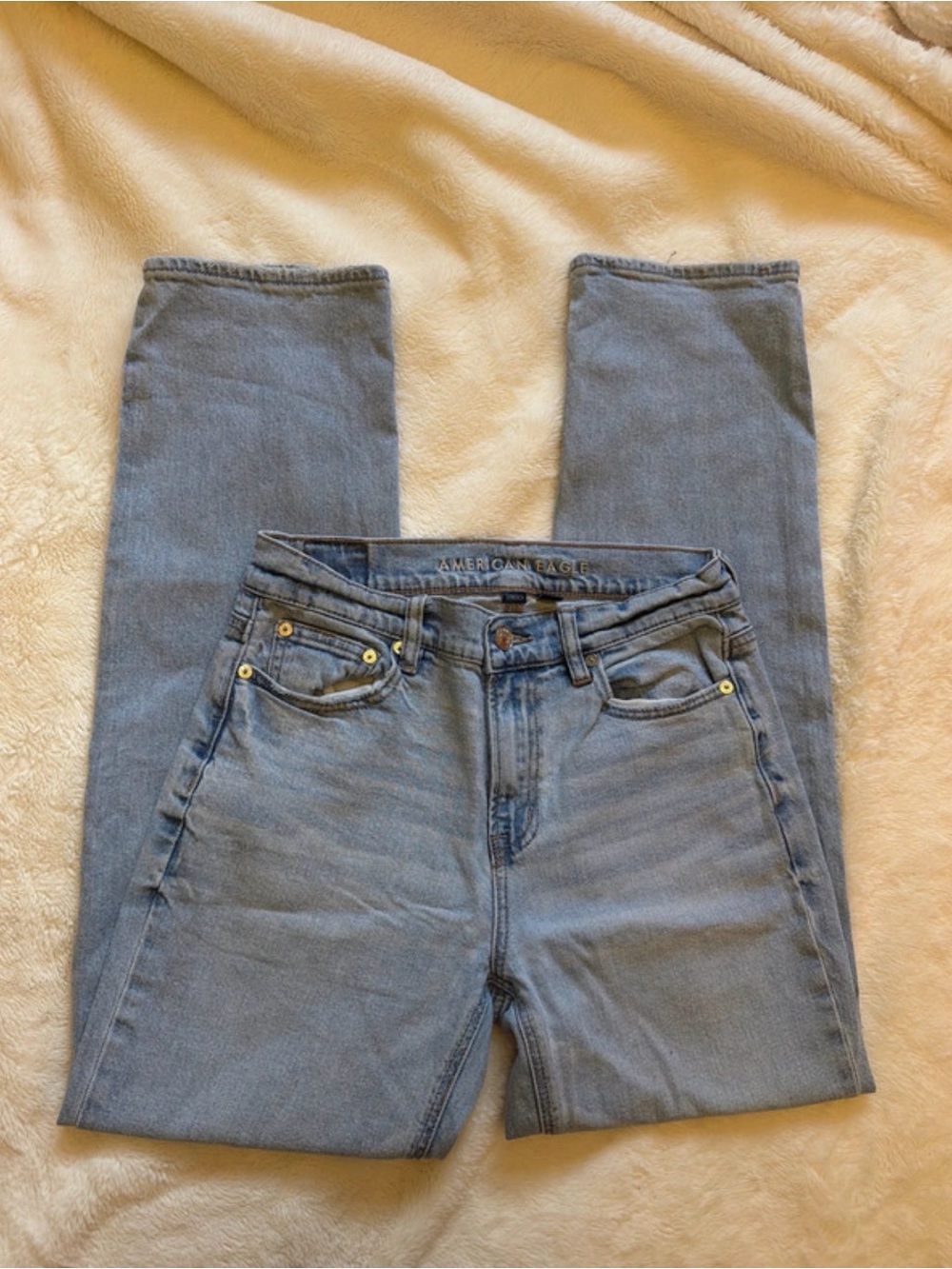 American Eagle Outfitters Light Wash High-Rise Women’s Jeans